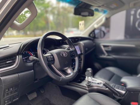 TOYOTA Hilux Caminhonete 2.8 16V 4P SRX DIESEL CABINE DUPLA, Foto 5