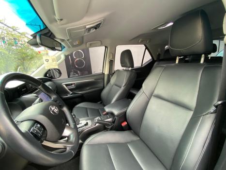 TOYOTA Hilux Caminhonete 2.8 16V 4P SRX DIESEL CABINE DUPLA, Foto 6