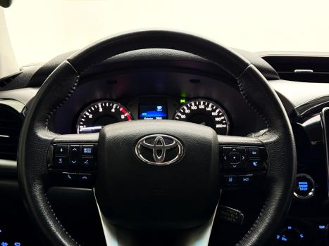 TOYOTA Hilux Caminhonete 2.8 16V SRX 4X4 TURBO DIESEL CABINE DUPLA AUTOM�TICO, Foto 9