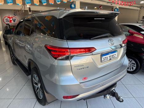 TOYOTA Hilux SW4 2.8 16V 4P SRX 4X4 7 LUGARES TURBO DIESEL AUTOMTICO, Foto 7