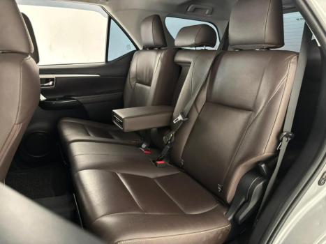 TOYOTA Hilux SW4 2.8 16V 4P SRX 4X4 7 LUGARES TURBO DIESEL AUTOM�TICO, Foto 10