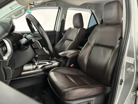 TOYOTA Hilux SW4 2.8 16V 4P SRX 4X4 7 LUGARES TURBO DIESEL AUTOM�TICO, Foto 9