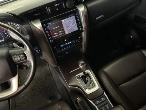 TOYOTA Hilux SW4 2.8 16V 4P SRX 4X4 7 LUGARES TURBO DIESEL AUTOM�TICO, Foto 13