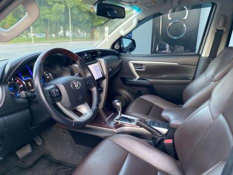 TOYOTA Hilux SW4 2.8 16V 4P SRX 4X4 7 LUGARES TURBO DIESEL AUTOM�TICO, Foto 5