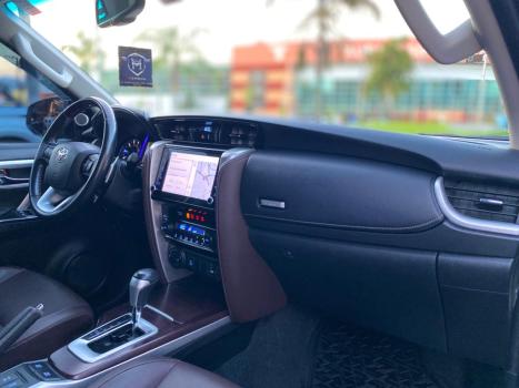 TOYOTA Hilux SW4 2.8 16V 4P SRX 4X4 7 LUGARES TURBO DIESEL AUTOM�TICO, Foto 9