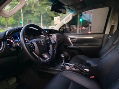 TOYOTA Hilux SW4 2.8 16V 4P SRX 4X4 7 LUGARES TURBO DIESEL AUTOM�TICO, Foto 5
