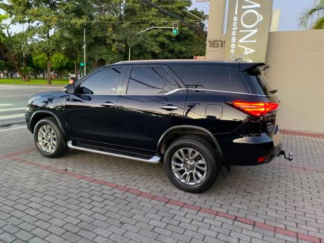 TOYOTA Hilux SW4 2.8 16V 4P SRX 4X4 7 LUGARES TURBO DIESEL AUTOM�TICO, Foto 4