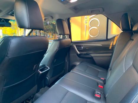 TOYOTA Hilux SW4 2.8 16V 4P SRX 4X4 7 LUGARES TURBO DIESEL AUTOM�TICO, Foto 7