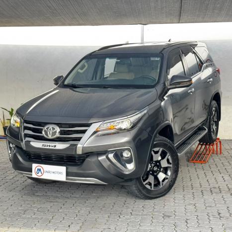 TOYOTA Hilux SW4 2.8 4P SRX 4X4 DIAMOND 7 LUGARES TURBO DIESEL AUTOM�TICO, Foto 2