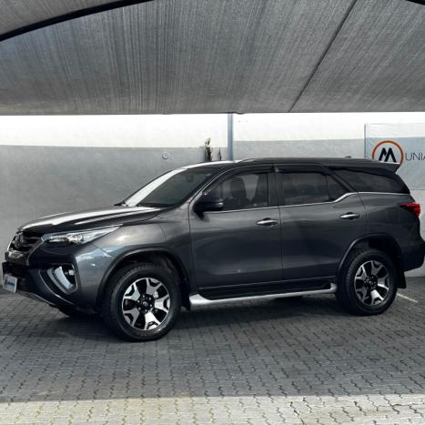 TOYOTA Hilux SW4 2.8 4P SRX 4X4 DIAMOND 7 LUGARES TURBO DIESEL AUTOM�TICO, Foto 4