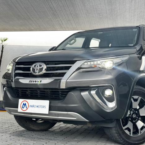 TOYOTA Hilux SW4 2.8 4P SRX 4X4 DIAMOND 7 LUGARES TURBO DIESEL AUTOM�TICO, Foto 5