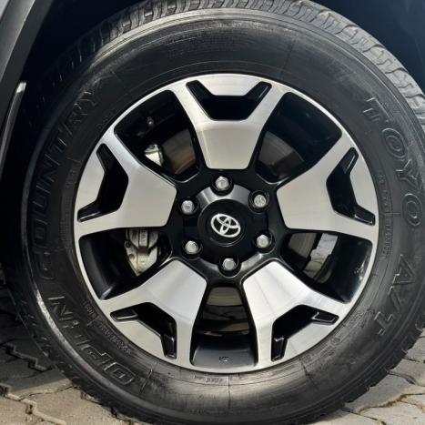 TOYOTA Hilux SW4 2.8 4P SRX 4X4 DIAMOND 7 LUGARES TURBO DIESEL AUTOM�TICO, Foto 16