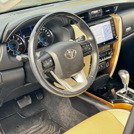 TOYOTA Hilux SW4 2.8 4P SRX 4X4 DIAMOND 7 LUGARES TURBO DIESEL AUTOM�TICO, Foto 23