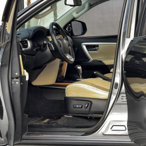 TOYOTA Hilux SW4 2.8 4P SRX 4X4 DIAMOND 7 LUGARES TURBO DIESEL AUTOM�TICO, Foto 24