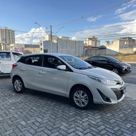 TOYOTA Yaris Hatch 1.3 16V 4P FLEX XL PLUS TECH MULTIDRIVE AUTOM�TICO CVT, Foto 4