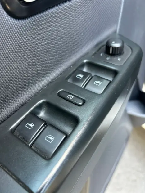 VOLKSWAGEN Fox 1.6 4P FLEX, Foto 9