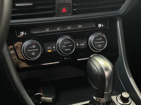 VOLKSWAGEN Jetta 1.4 4P 250 TSI R-LINE AUTOMTICO, Foto 12