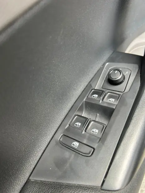 VOLKSWAGEN Polo Hatch 1.0 12V 4P 200 TSI  COMFORTLINE AUTOMÁTICO, Foto 8 VOLKSWAGEN Polo Hatch 1.0 12V 4P 200 TSI  COMFORTLINE AUTOMÁTICO, Foto 8