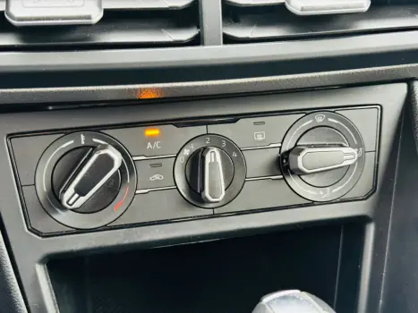 VOLKSWAGEN Polo Hatch 1.0 12V 4P 200 TSI  COMFORTLINE AUTOM�TICO, Foto 17