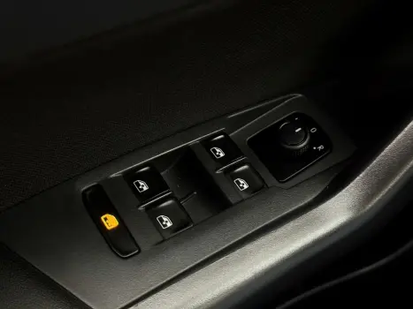 VOLKSWAGEN Polo Hatch 1.0 12V 4P 200 TSI HIGHLINE AUTOM�TICO, Foto 10