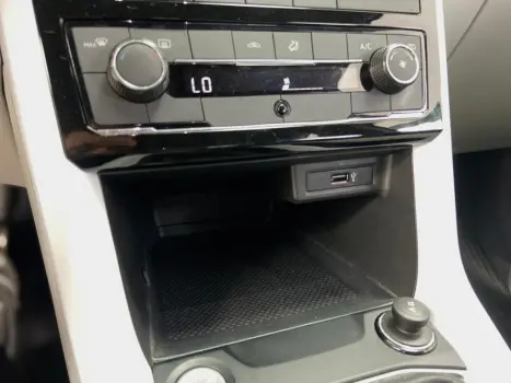 VOLKSWAGEN T-Cross 1.4 4P 250 TSI FLEX HIGHLINE AUTOM�TICO, Foto 9