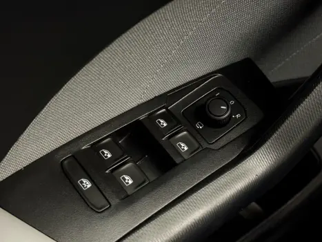 VOLKSWAGEN T-Cross 1.0 4P 200 TSI FLEX COMFORTLINE AUTOM�TICO, Foto 9