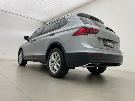 VOLKSWAGEN Tiguan 1.4 250 TSI TOTAL FLEX ALLSPACE COMFORTLINE TURBO AUTOM�TICO TIPTRONIC, Foto 4