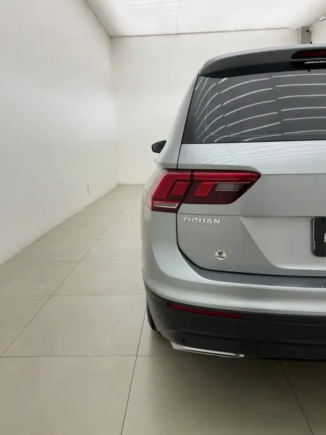 VOLKSWAGEN Tiguan 1.4 250 TSI TOTAL FLEX ALLSPACE COMFORTLINE TURBO AUTOM�TICO TIPTRONIC, Foto 9