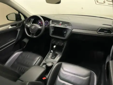 VOLKSWAGEN Tiguan 1.4 250 TSI TOTAL FLEX ALLSPACE COMFORTLINE TURBO AUTOM�TICO TIPTRONIC, Foto 10