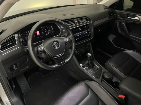 VOLKSWAGEN Tiguan 1.4 250 TSI TOTAL FLEX ALLSPACE COMFORTLINE TURBO AUTOM�TICO TIPTRONIC, Foto 12