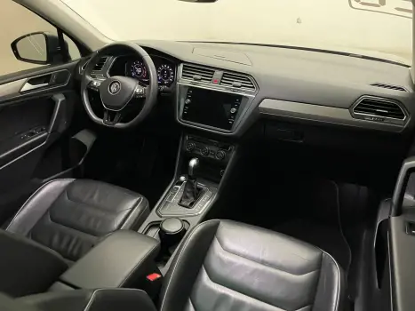 VOLKSWAGEN Tiguan 1.4 250 TSI TOTAL FLEX ALLSPACE COMFORTLINE TURBO AUTOM�TICO TIPTRONIC, Foto 13