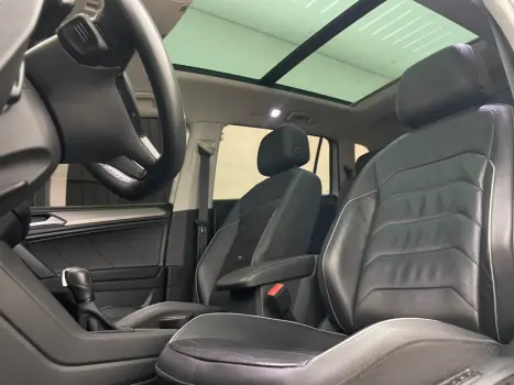 VOLKSWAGEN Tiguan 1.4 250 TSI TOTAL FLEX ALLSPACE COMFORTLINE TURBO AUTOM�TICO TIPTRONIC, Foto 14