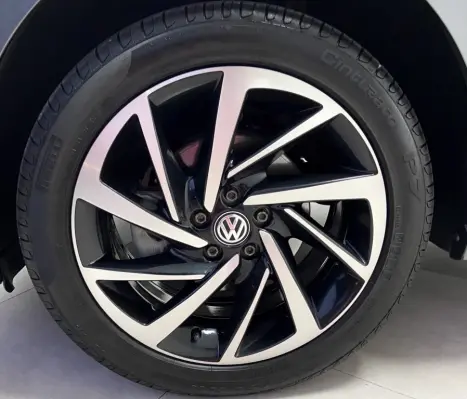VOLKSWAGEN Virtus 1.0 4P 200 TSI FLEX HIGHLINE AUTOM�TICO, Foto 17