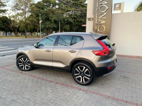 VOLVO XC40 1.5 16V 4P T5 RECHARGE HBRIDO MOMENTUM GEARTRONIC AUTOMTICO, Foto 4