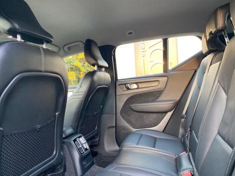 VOLVO XC40 1.5 16V 4P T5 RECHARGE HBRIDO MOMENTUM GEARTRONIC AUTOMTICO, Foto 8