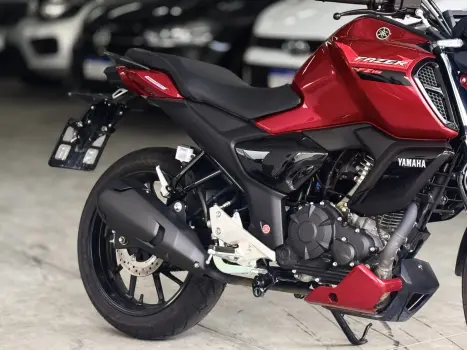YAMAHA FZ 15 Fazer ABS, Foto 3