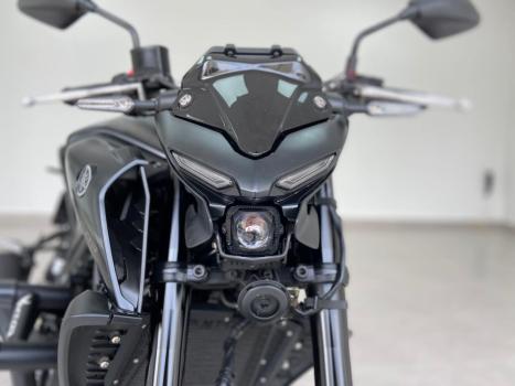 YAMAHA MT-03 300 , Foto 3