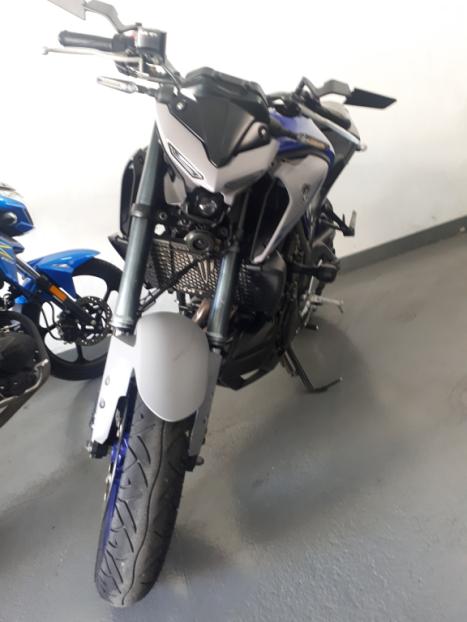 YAMAHA MT-03 300 ABS, Foto 1