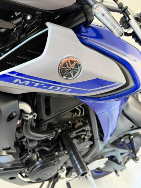 YAMAHA MT-03 300 ABS, Foto 1