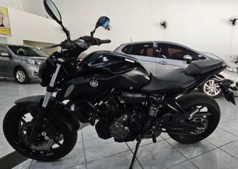 YAMAHA MT-07 700 ABS, Foto 2
