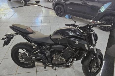 YAMAHA MT-07 700 ABS, Foto 3
