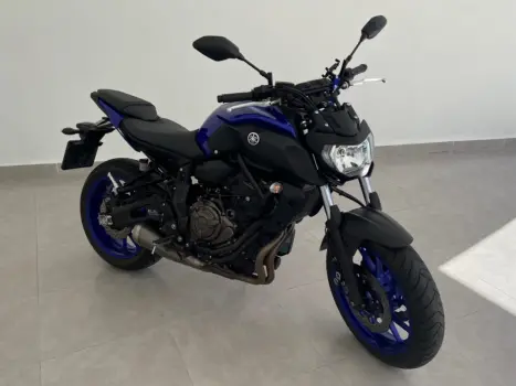 YAMAHA MT-07 700 ABS, Foto 1