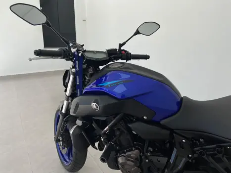 YAMAHA MT-07 700 ABS, Foto 3