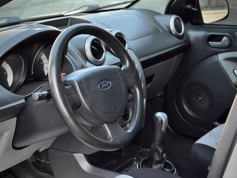 FORD Fiesta Hatch 1.6 4P, Foto 2