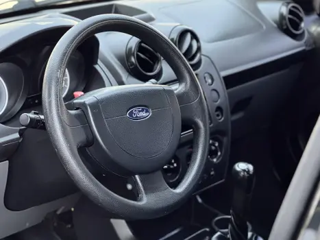 FORD Fiesta Hatch 1.6, Foto 2