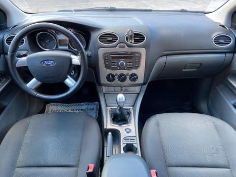 FORD Focus Sedan 2.0 16V 4P, Foto 4