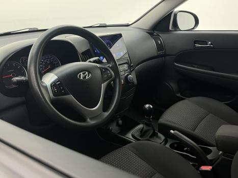 HYUNDAI I30 2.0 16V 4P, Foto 11