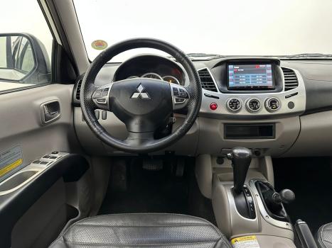 MITSUBISHI L 200 Triton 3.5 V6 HPE 4X4 FLEX CABINE DUPLA AUTOMTICO, Foto 8