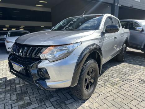MITSUBISHI L 200 Triton 2.4 16V OUTDOOR HPE-S 4X4 CABINE DUPLA TURBO DIESEL AUTOMTICO, Foto 4