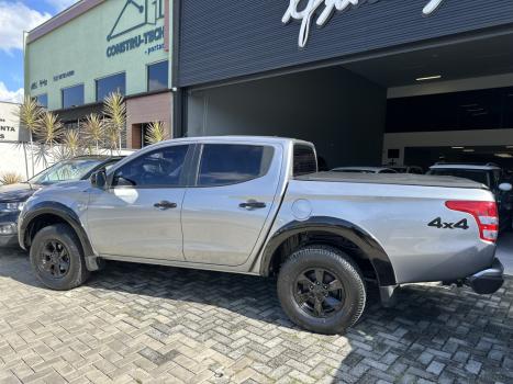 MITSUBISHI L 200 Triton 2.4 16V OUTDOOR HPE-S 4X4 CABINE DUPLA TURBO DIESEL AUTOMTICO, Foto 11